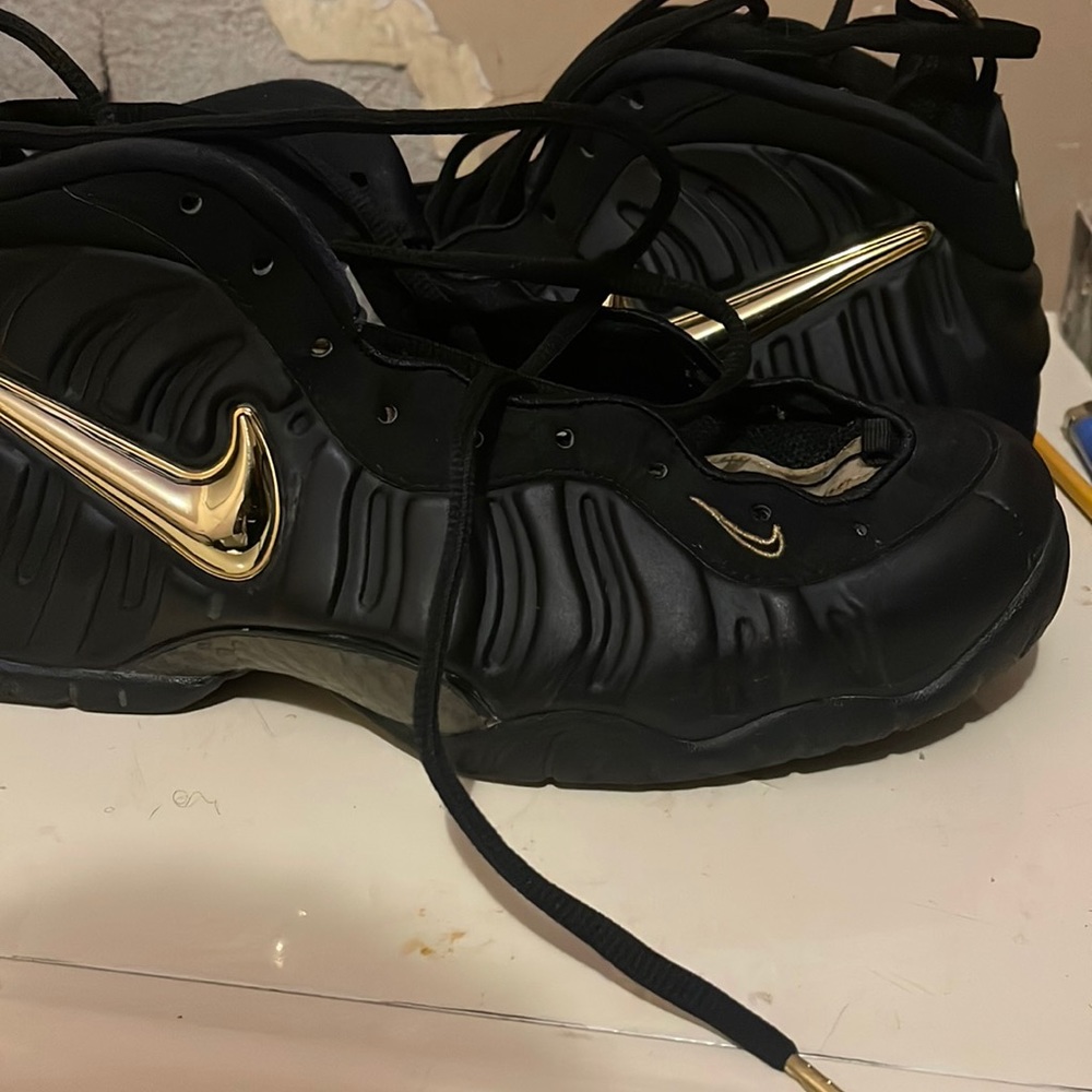 COPY - Foamposite pro “Black Metallic Gold”